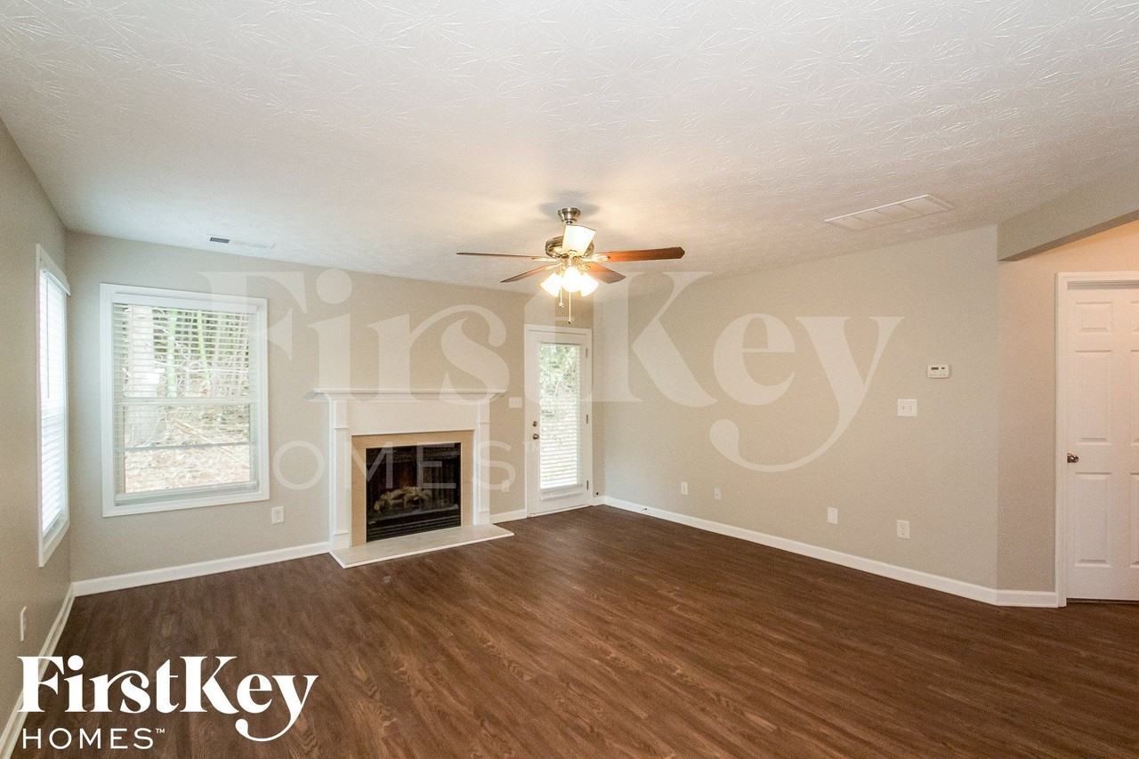 1392 Alcovy Falls Dr - Photo 4 of 15