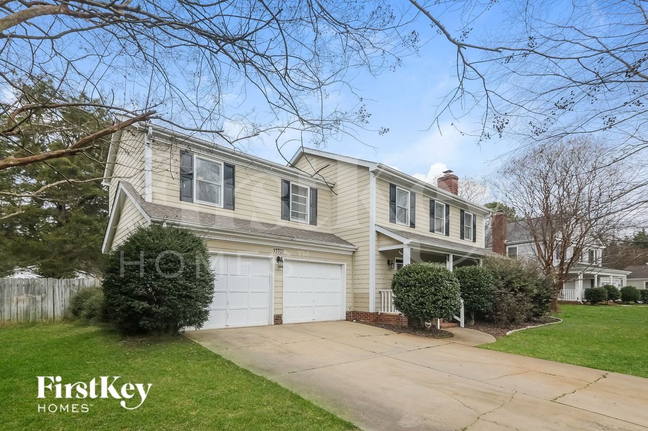 13701 Strathaven Dr - Photo 3 of 16