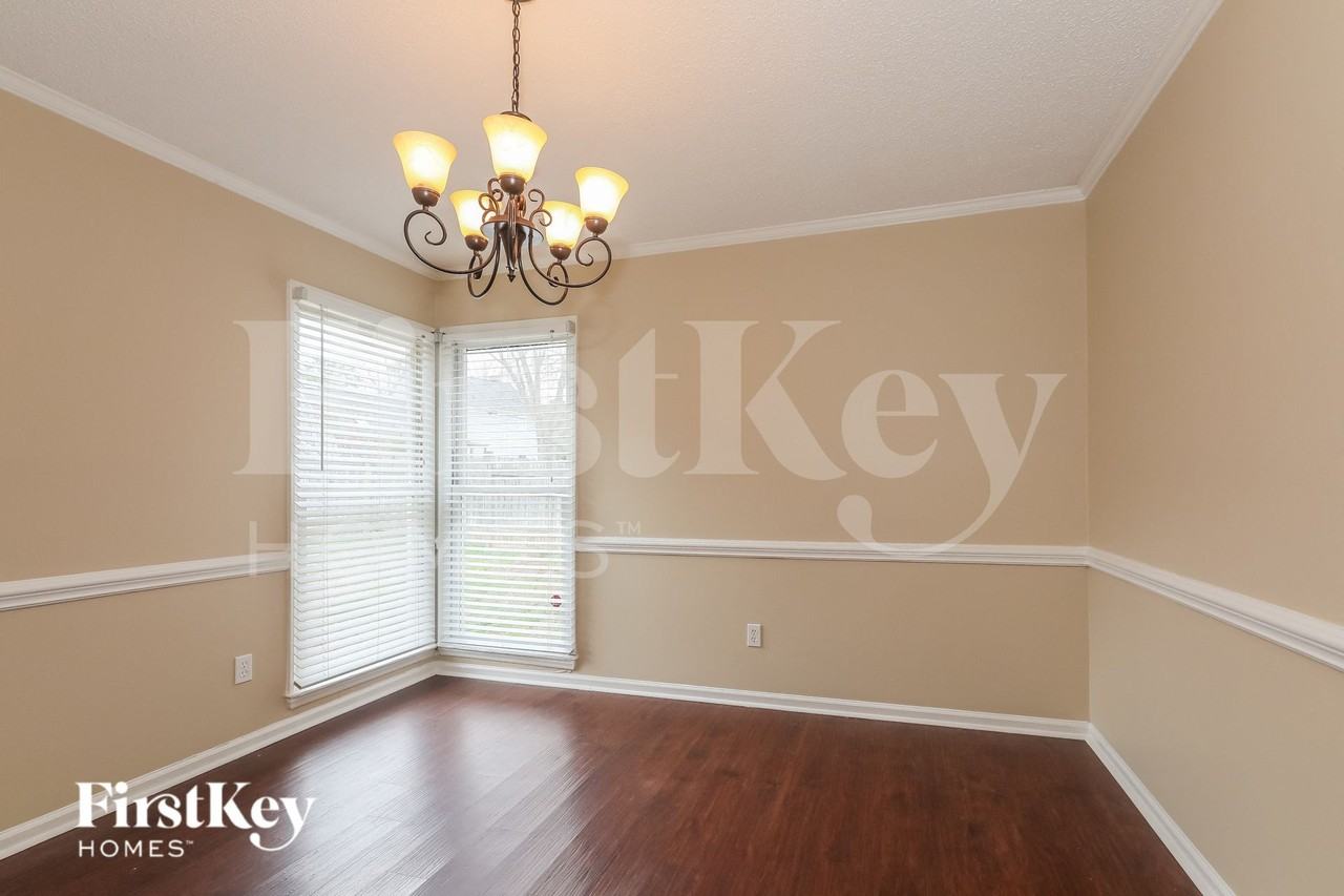 13701 Strathaven Dr - Photo 5 of 16