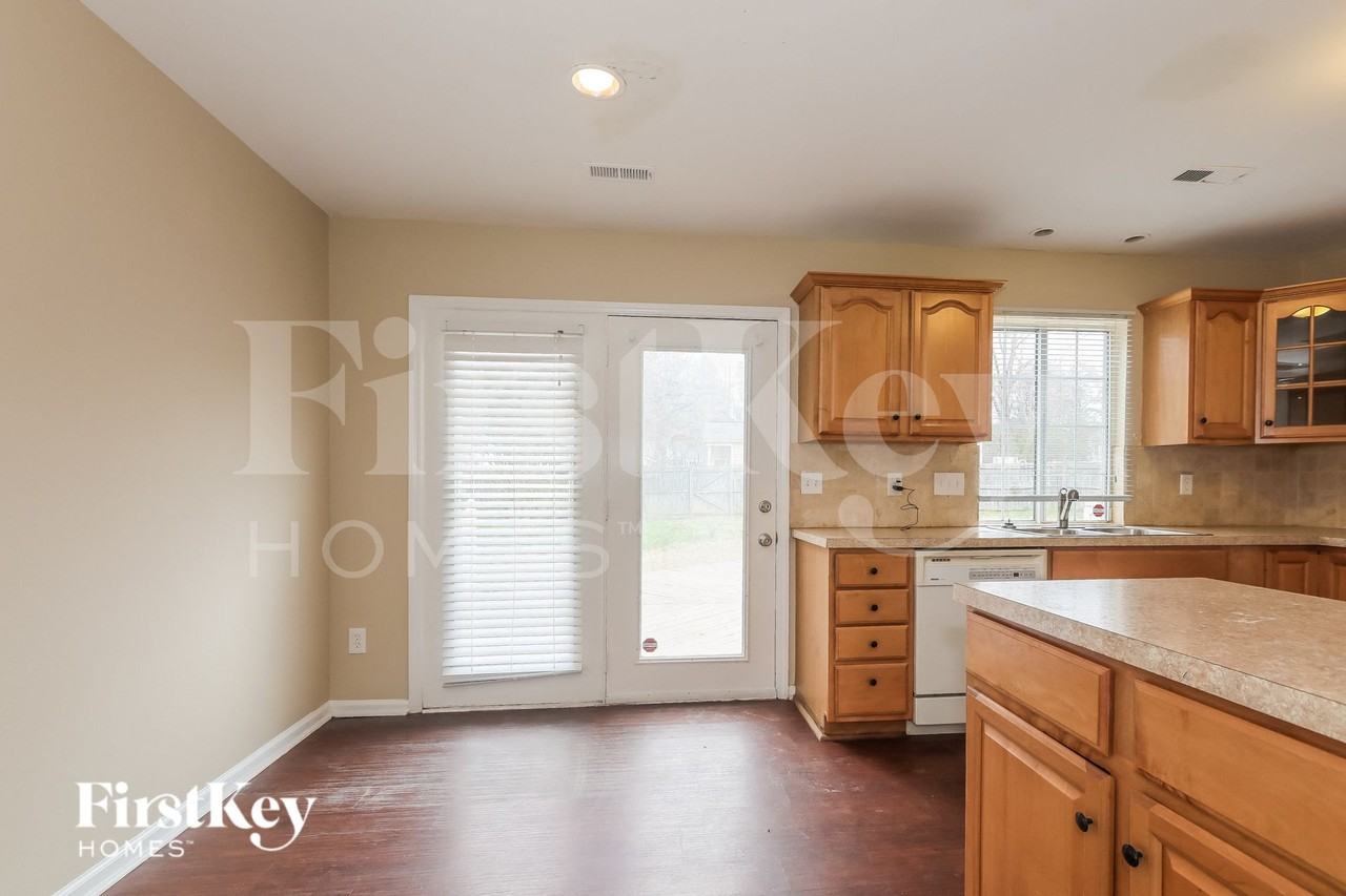 13701 Strathaven Dr - Photo 6 of 16