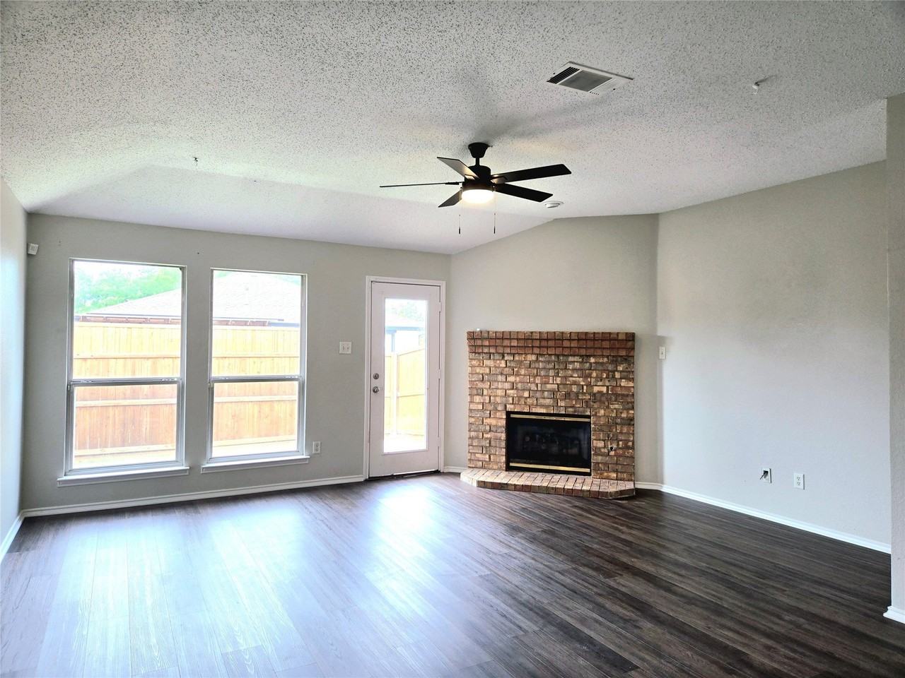 4156 Palace Pl - Photo 5 of 11