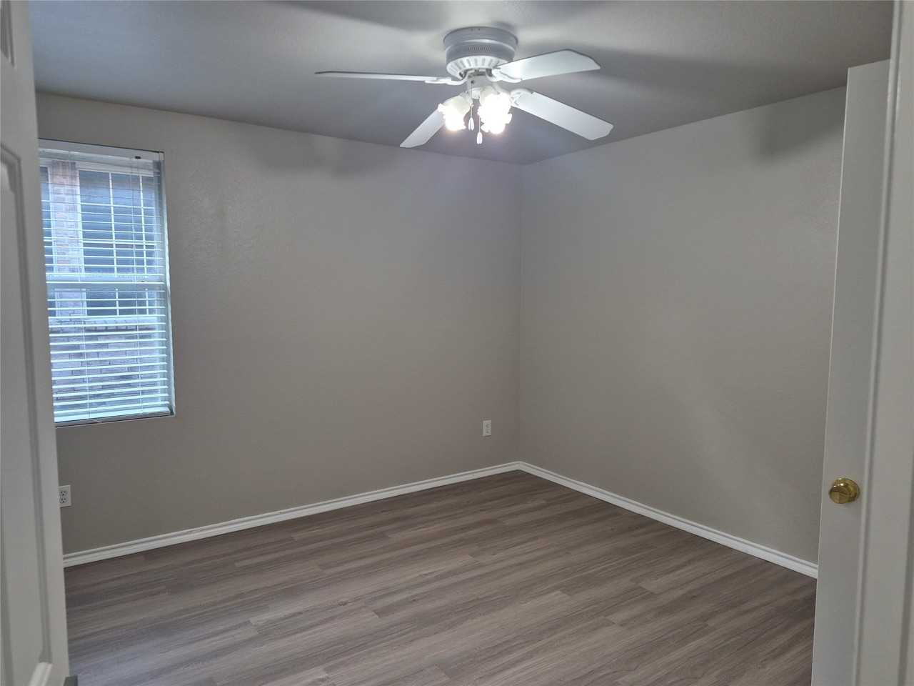 12901 Cowper Dr - Photo 6 of 11