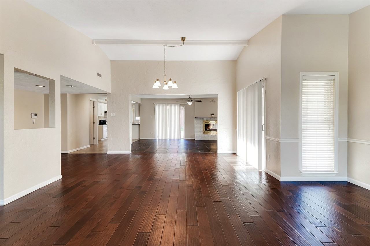 925 Lombardy Dr - Photo 4 of 26