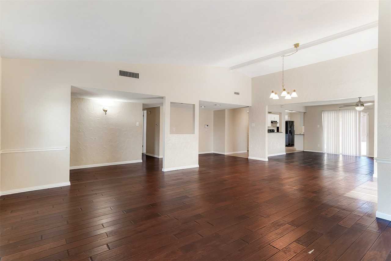 925 Lombardy Dr - Photo 5 of 26