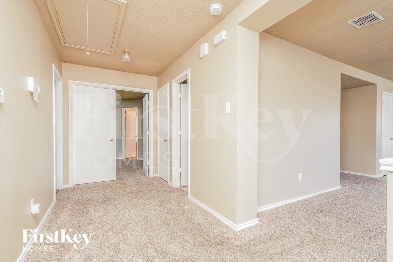 1132 Beechwood Ln - Photo 2 of 15