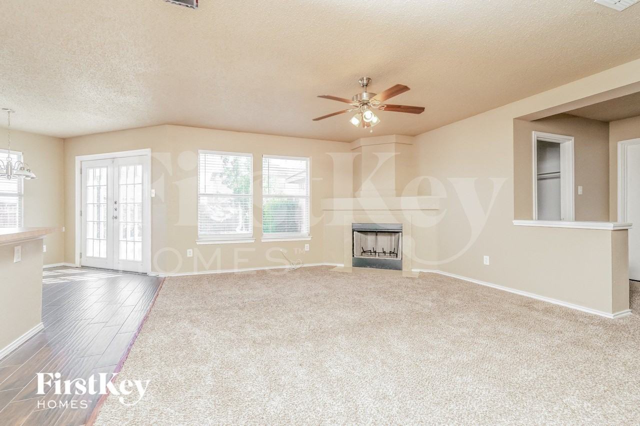 1132 Beechwood Ln - Photo 3 of 15