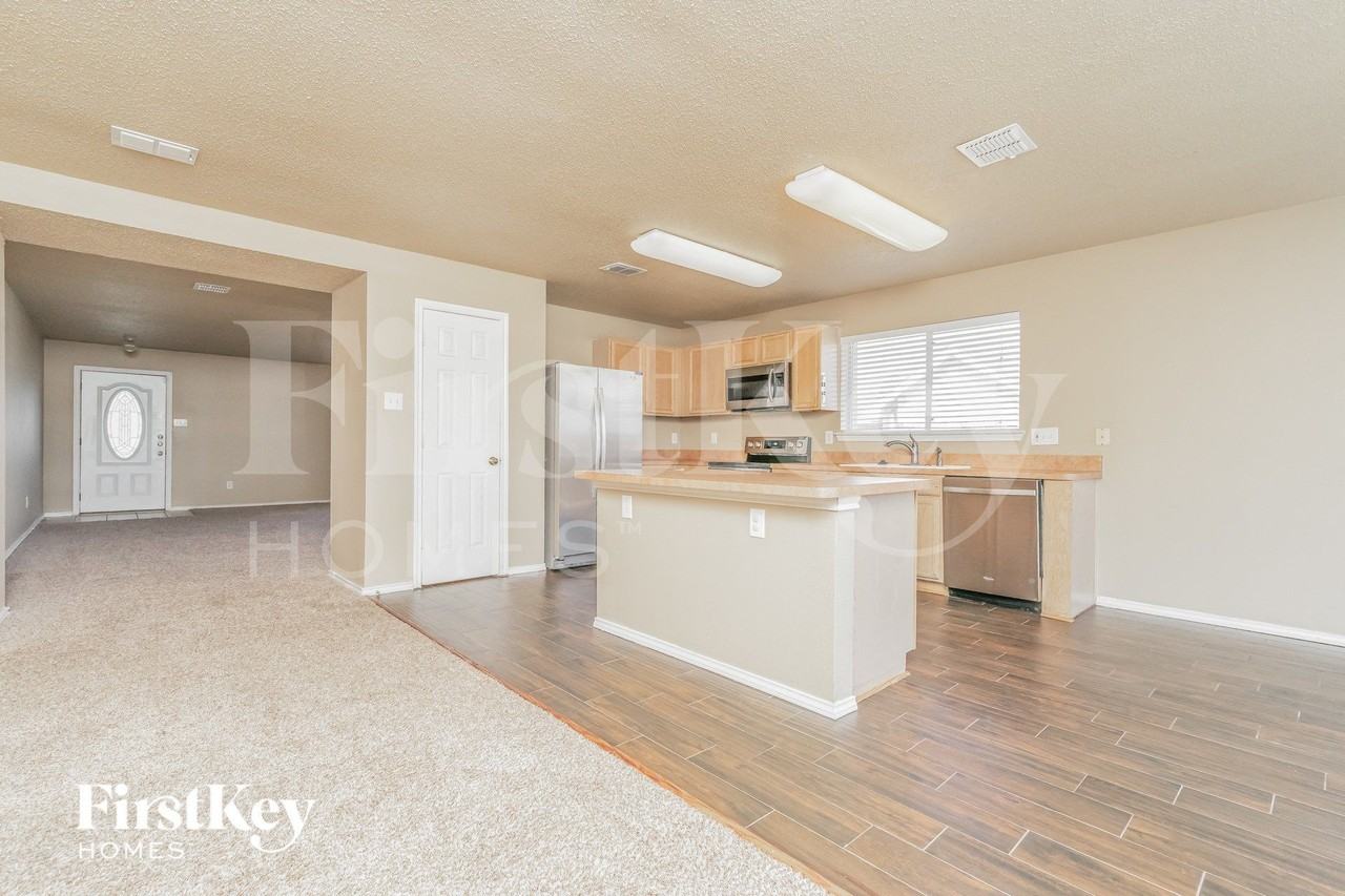 1132 Beechwood Ln - Photo 5 of 15