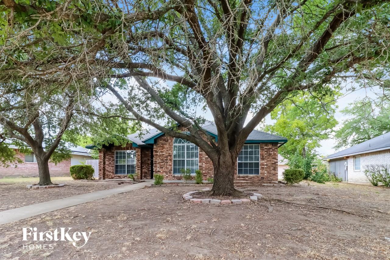 1129 Rosewood Ln - Photo 2 of 15