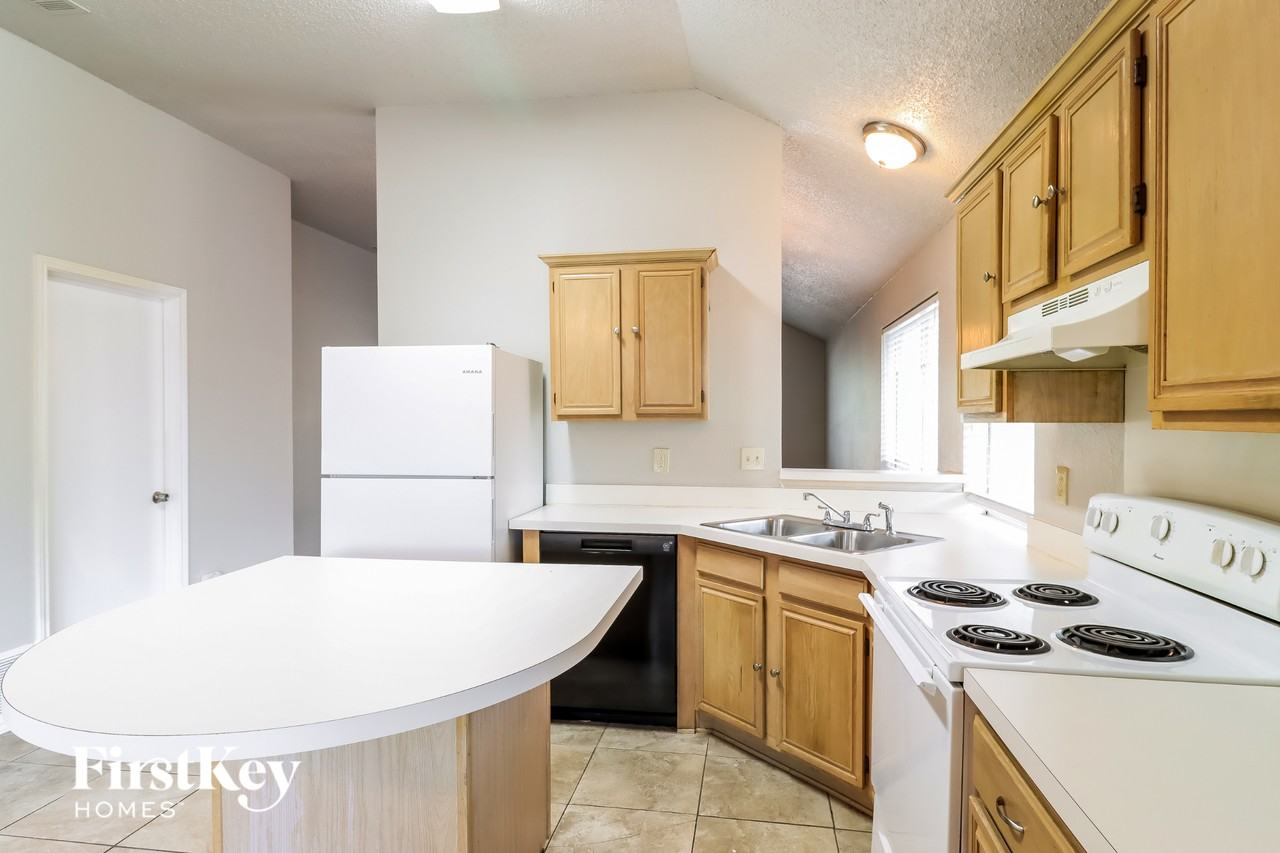 1129 Rosewood Ln - Photo 6 of 15