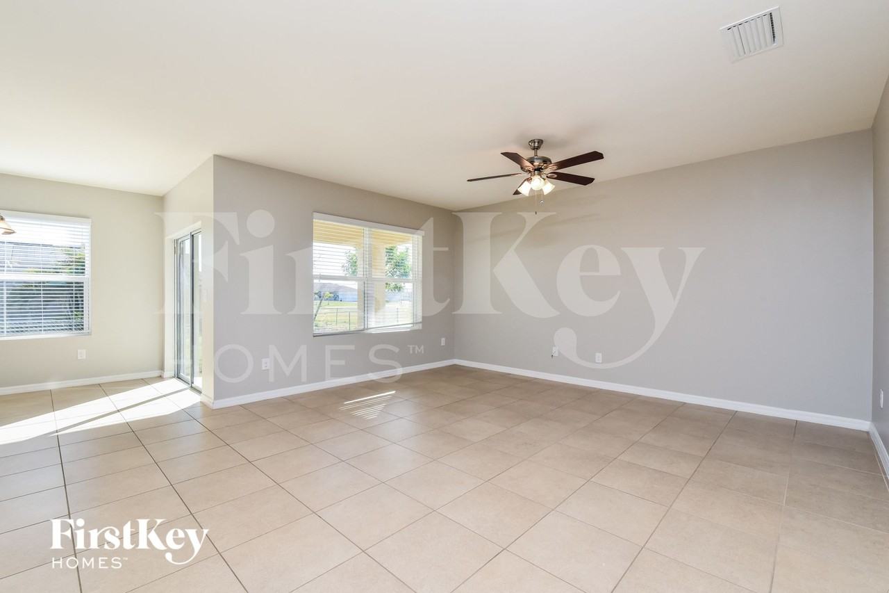 1100 Nw 14th Ter - Photo 3 of 15