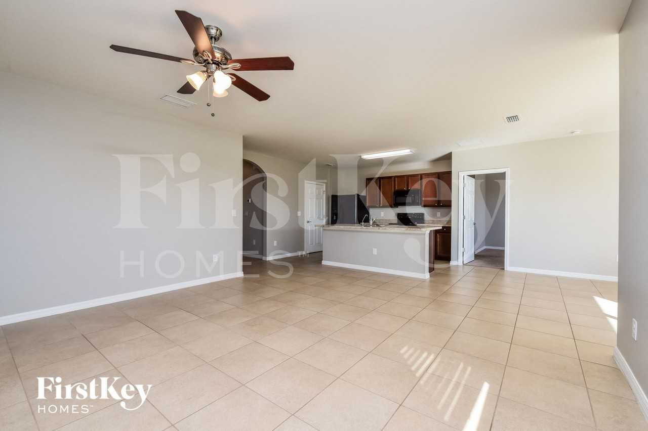 1100 Nw 14th Ter - Photo 4 of 15