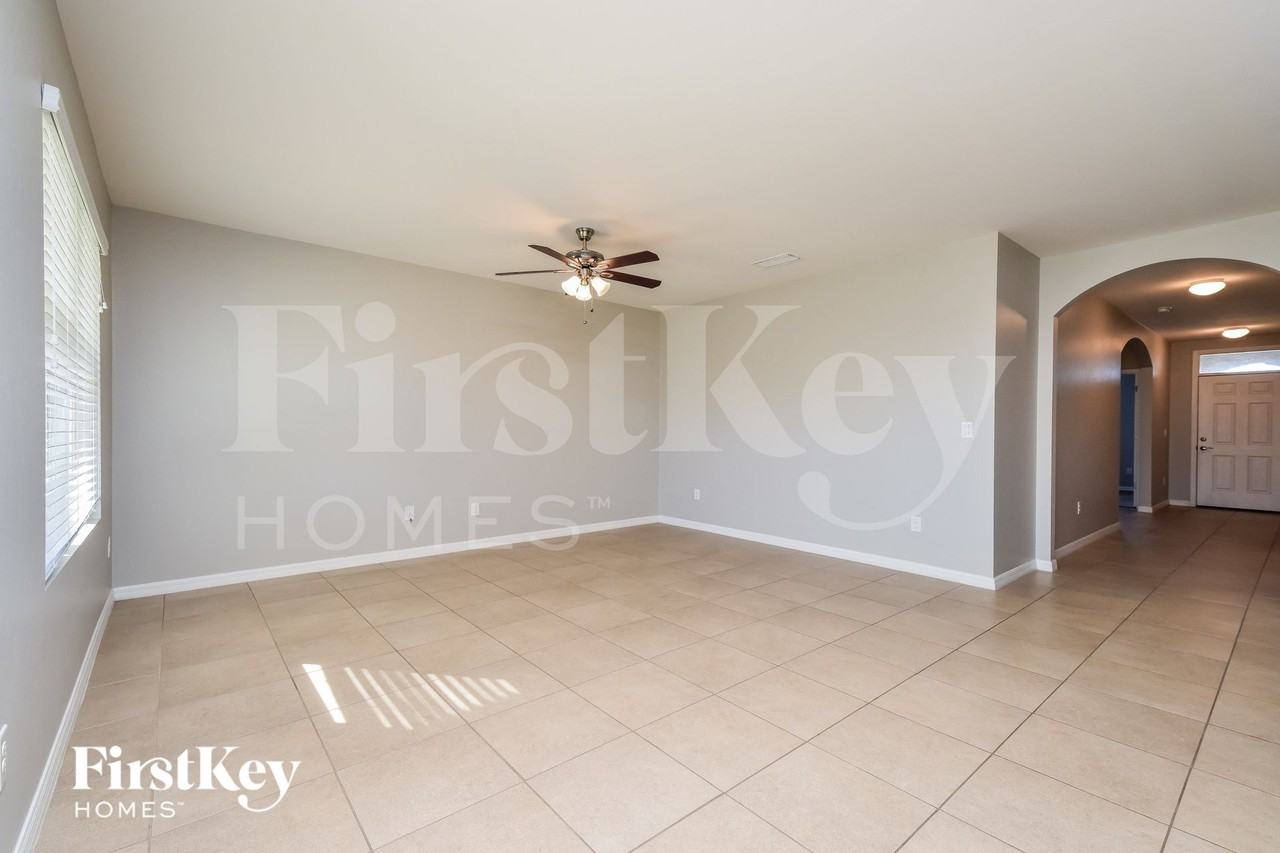 1100 Nw 14th Ter - Photo 5 of 15