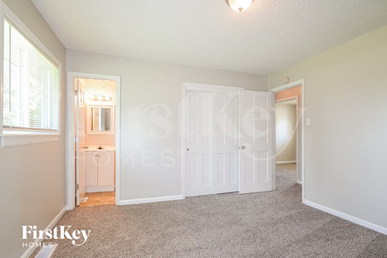 110 Robert Dr - Photo 7 of 16