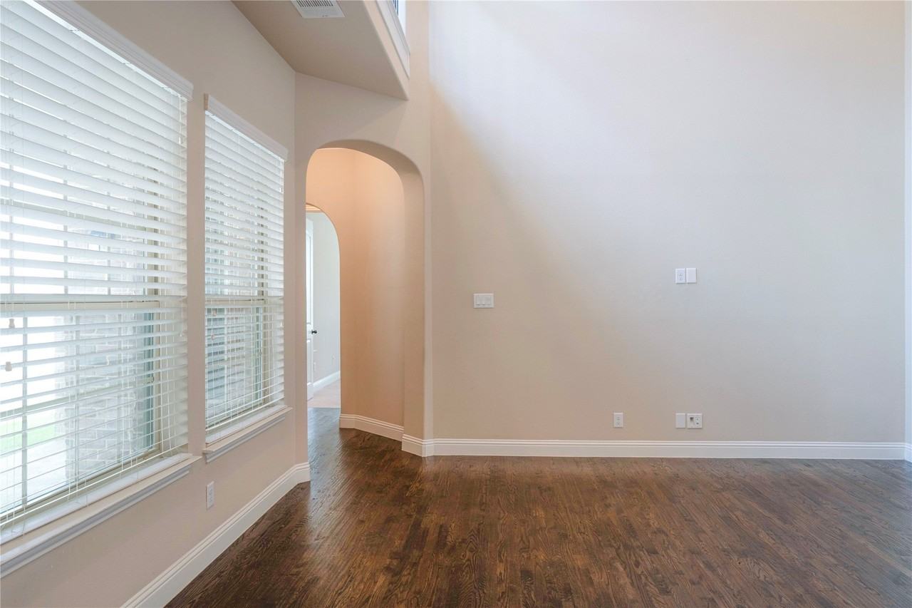 765 Huntingdon St - Photo 5 of 20