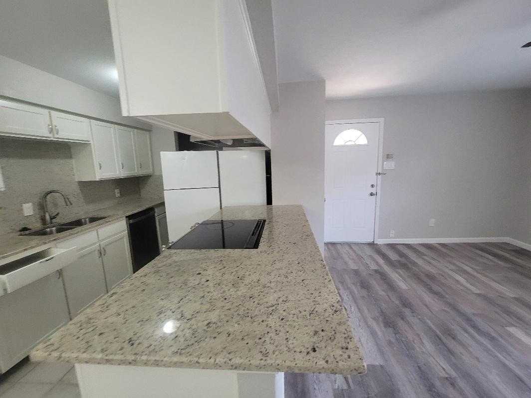 7332 Nantucket Dr - Photo 3 of 5