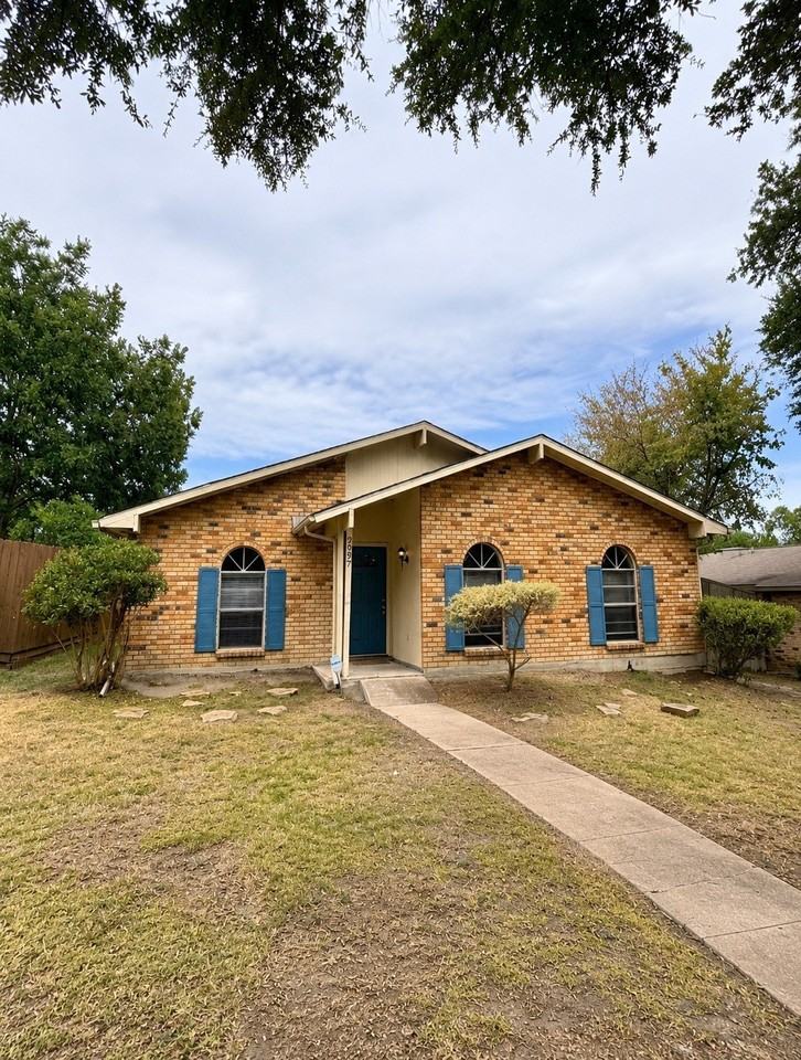 2937 Emberwood Dr - Photo 2 of 20