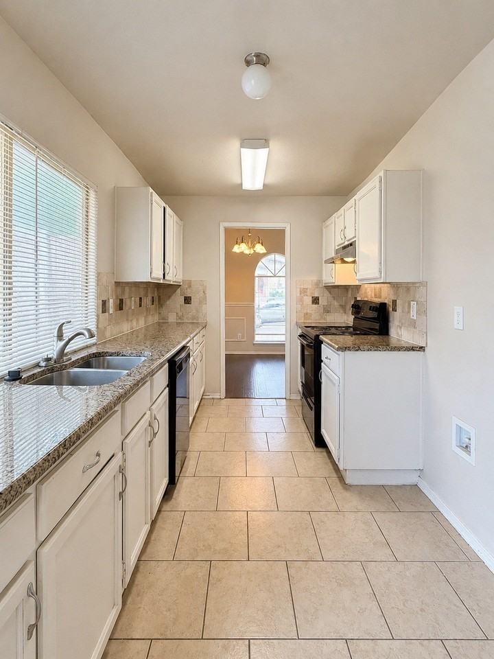 2937 Emberwood Dr - Photo 6 of 20