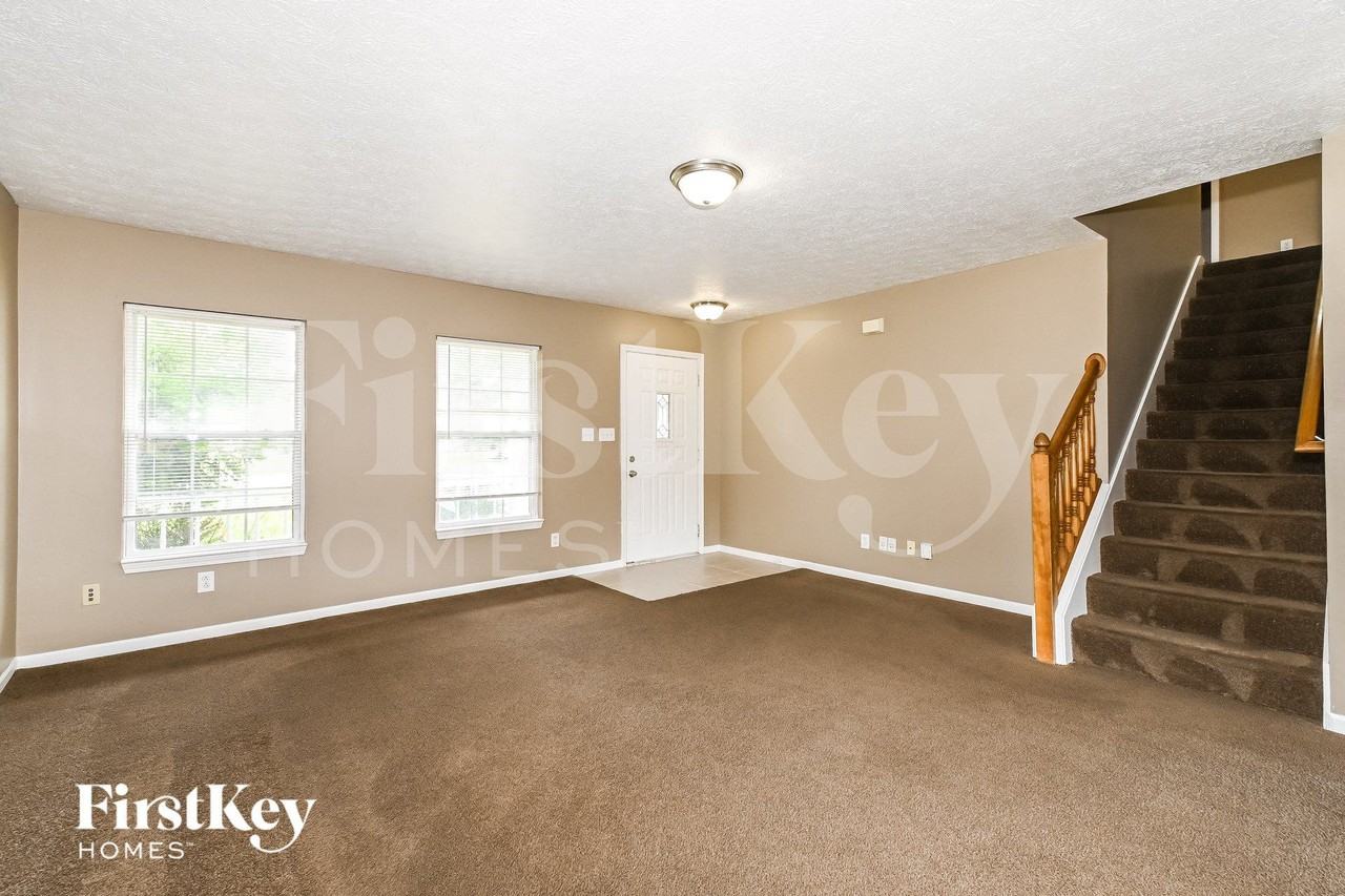 10694 Hoosier Ct - Photo 2 of 15