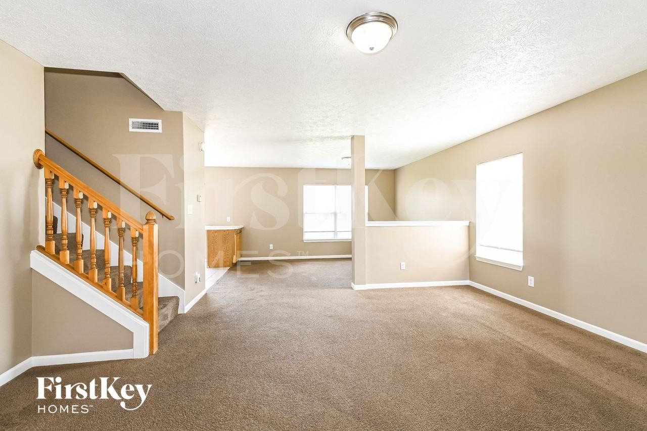 10694 Hoosier Ct - Photo 3 of 15