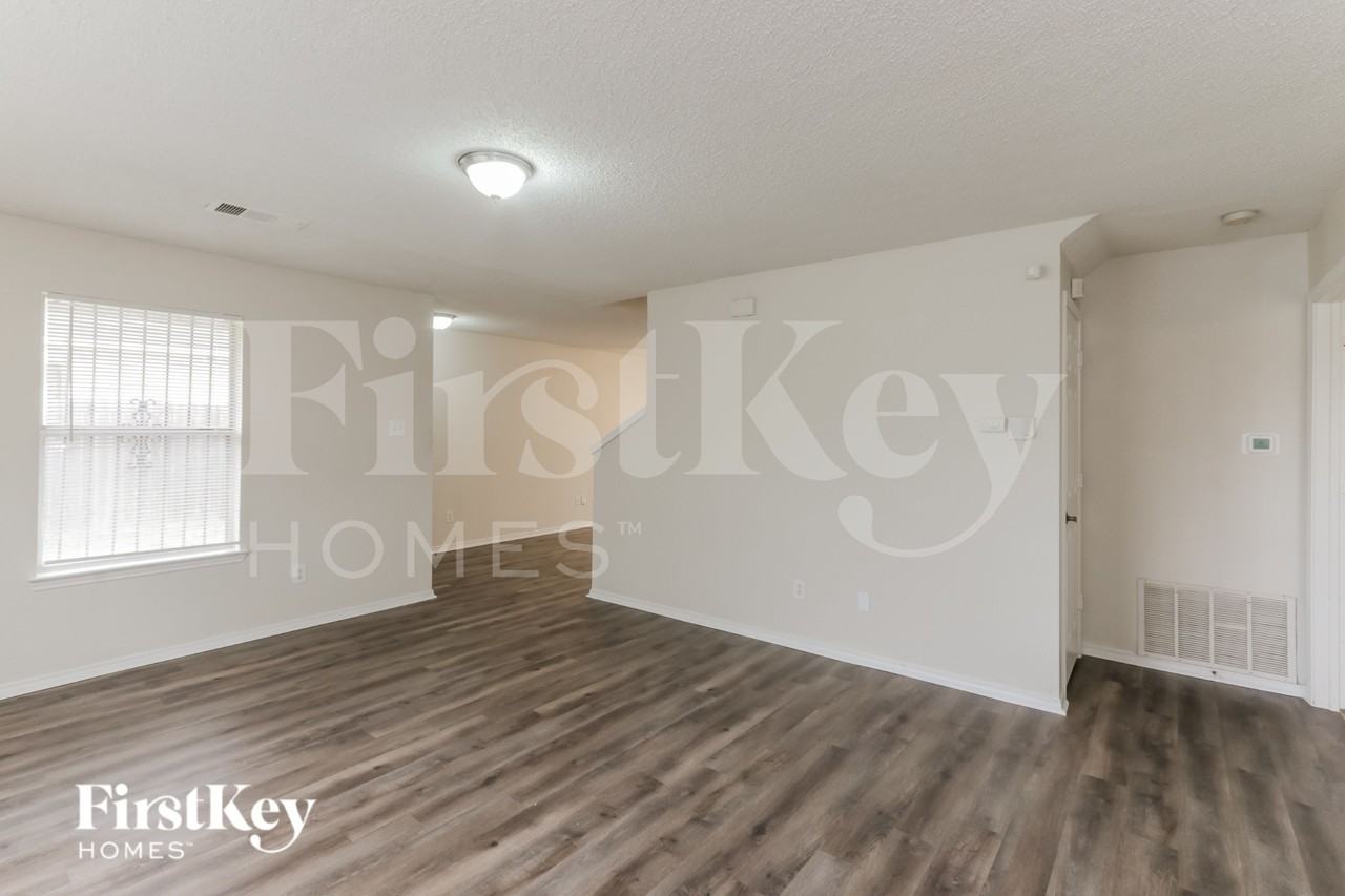 10219 Glen Vista Dr - Photo 3 of 15