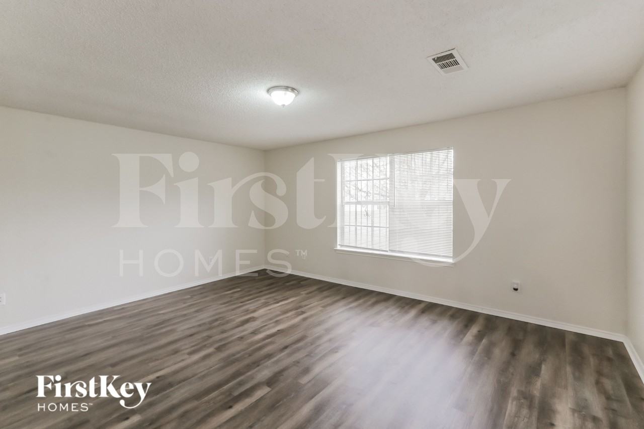 10219 Glen Vista Dr - Photo 4 of 15