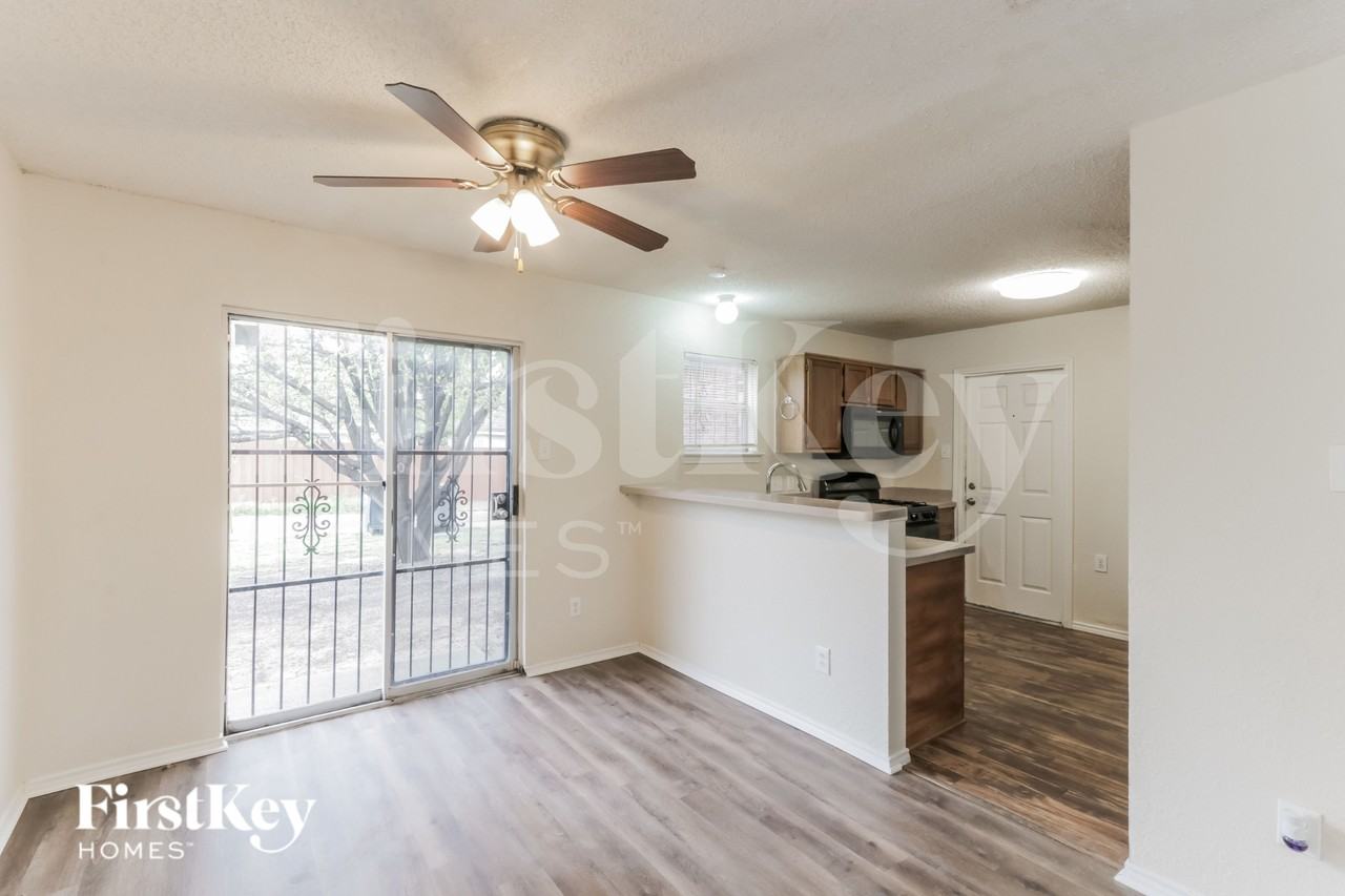 10219 Glen Vista Dr - Photo 5 of 15