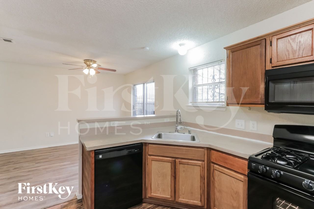 10219 Glen Vista Dr - Photo 6 of 15
