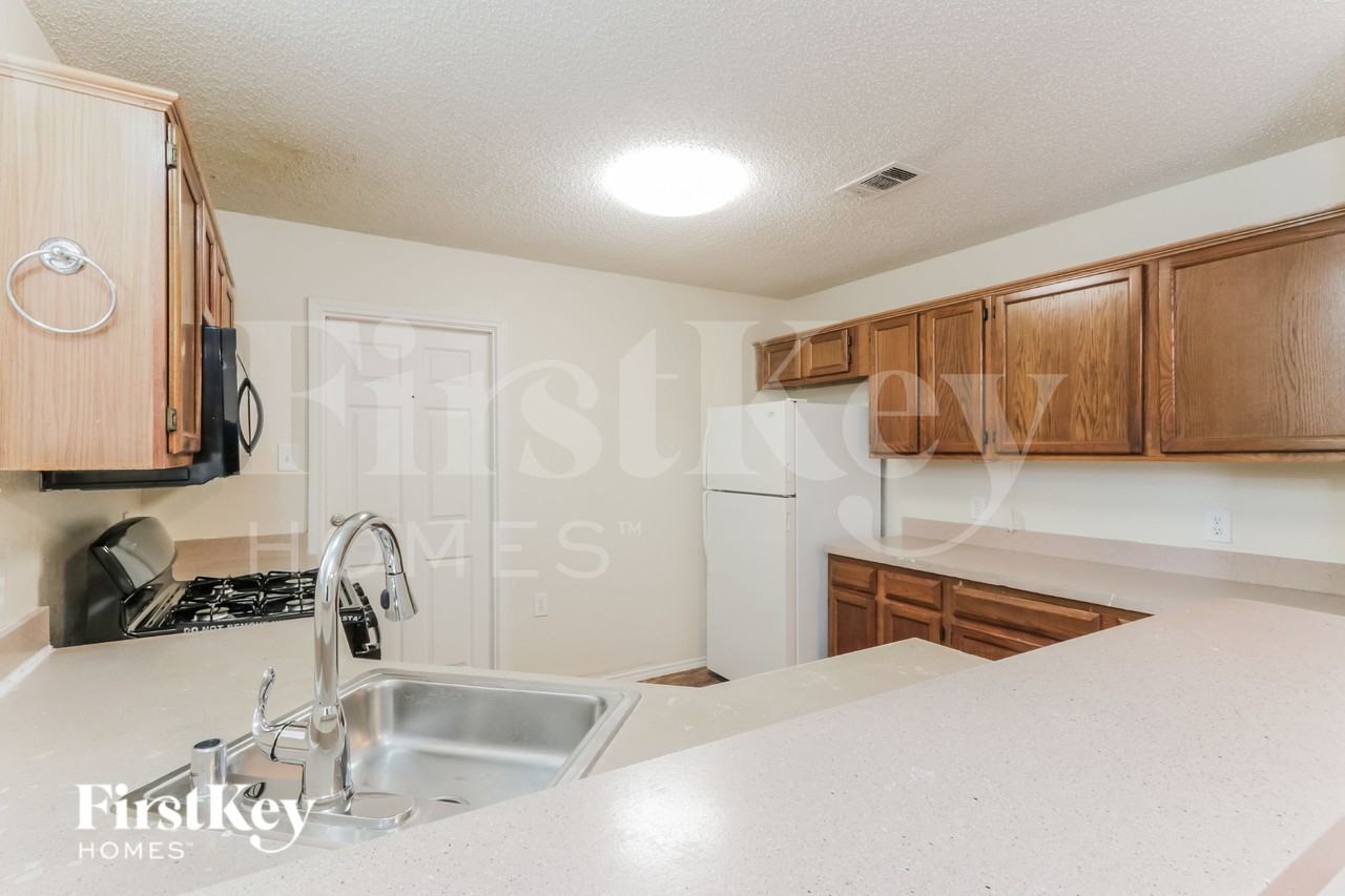 10219 Glen Vista Dr - Photo 7 of 15