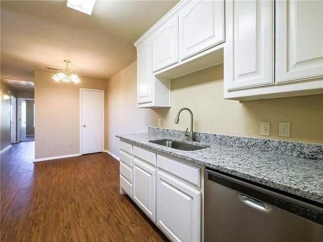 508 Ingram St #D - Photo 3 of 31