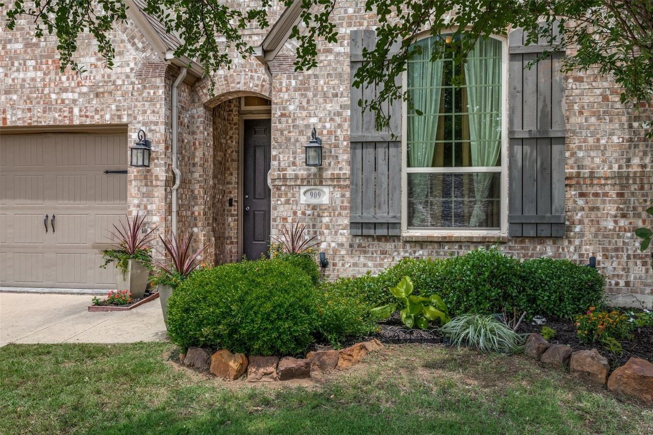 909 Hubbard Creek Trl - Photo 5 of 30