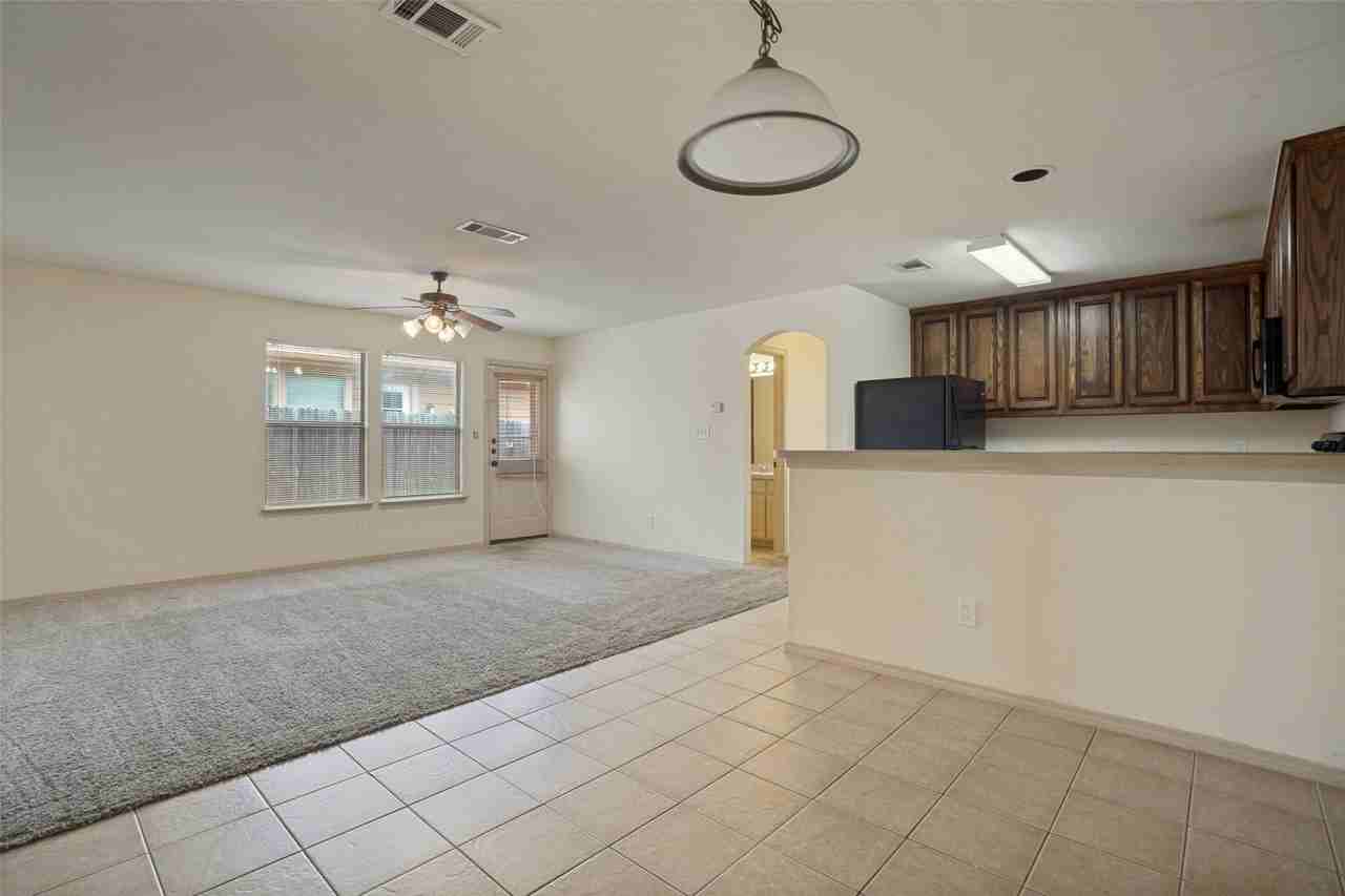 1114 Mulkey Ln - Photo 2 of 12