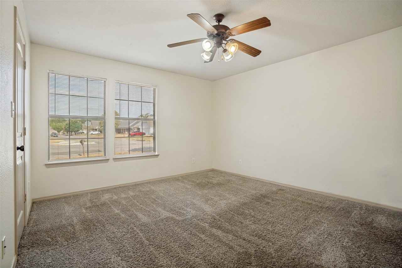 1114 Mulkey Ln - Photo 5 of 12