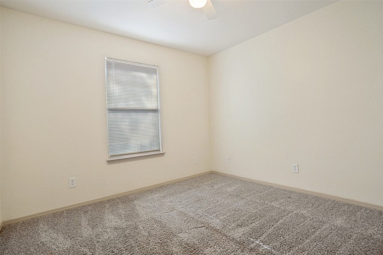 1114 Mulkey Ln - Photo 6 of 12