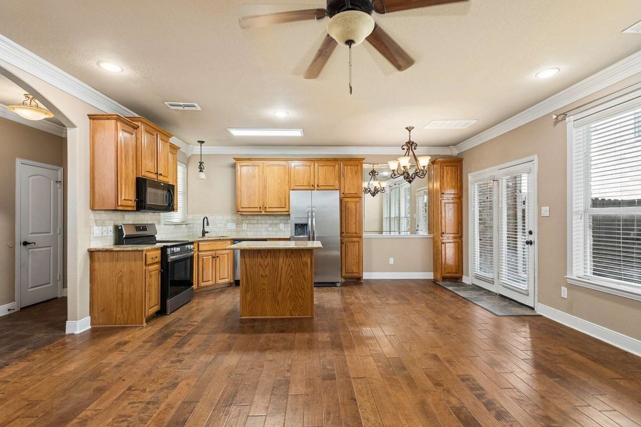 2940 Europa Dr - Photo 3 of 18