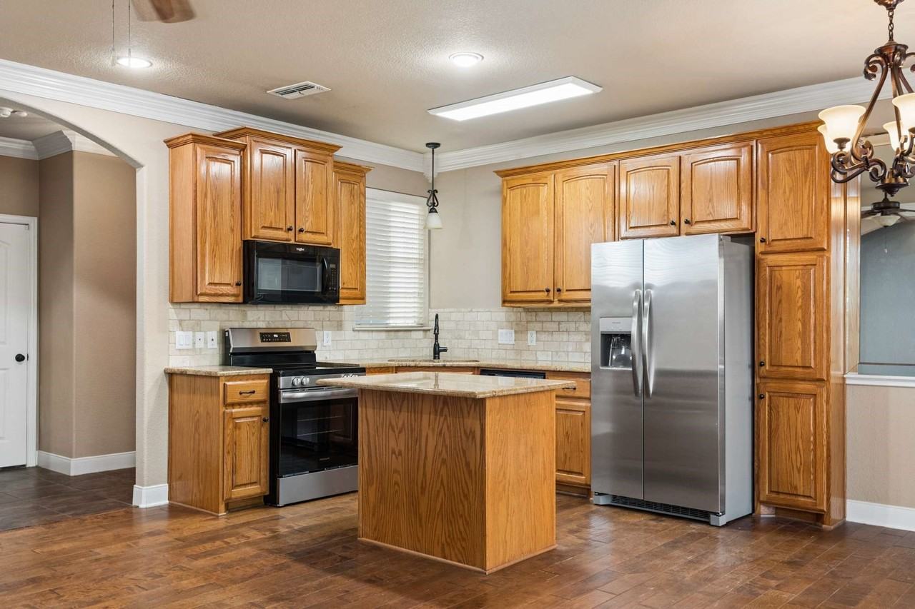 2940 Europa Dr - Photo 4 of 18