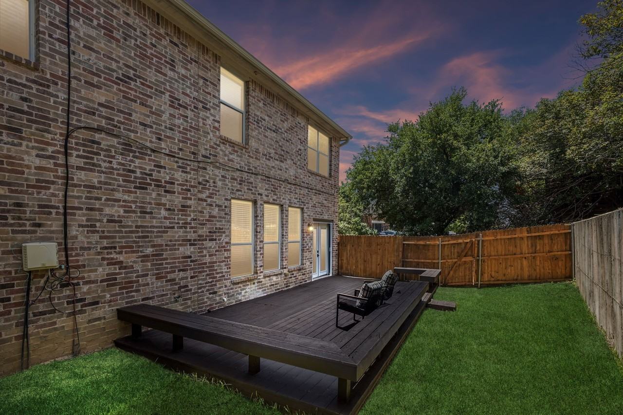 2113 Parkview - Photo 2 of 15