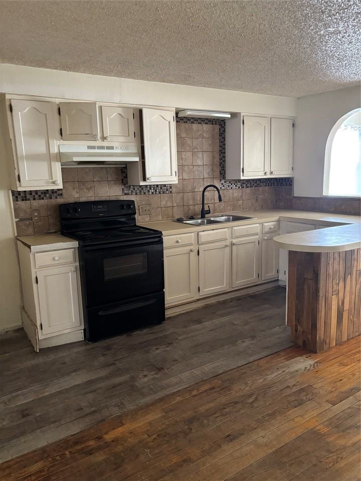 1926 Sewell St - Photo 4 of 11