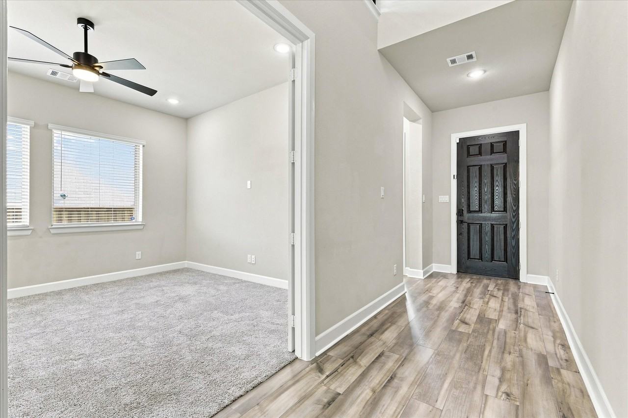 1705 Mcknight Dr - Photo 4 of 40