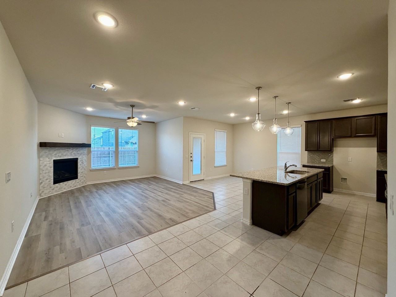 900 Penny St - Photo 4 of 37