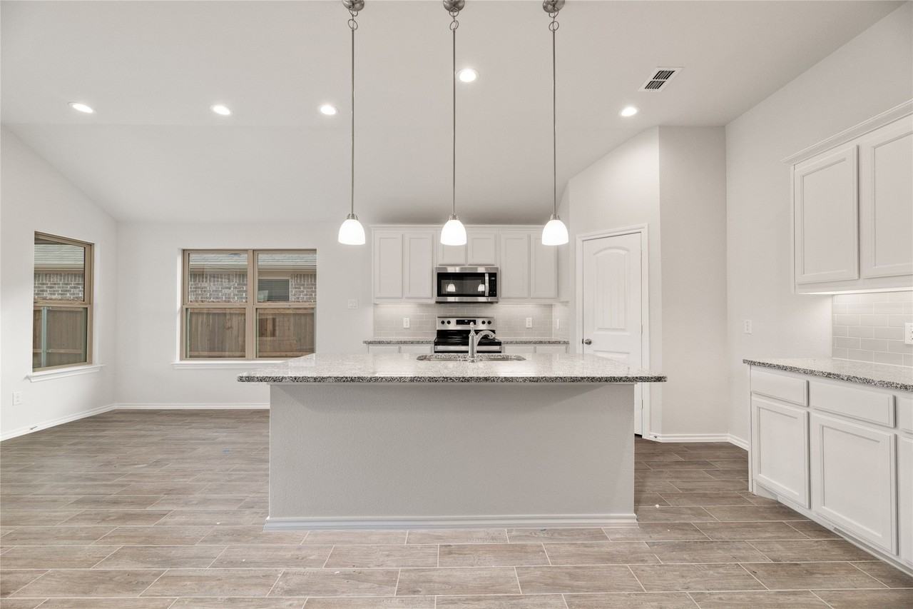 635 Frio Ln - Photo 4 of 29