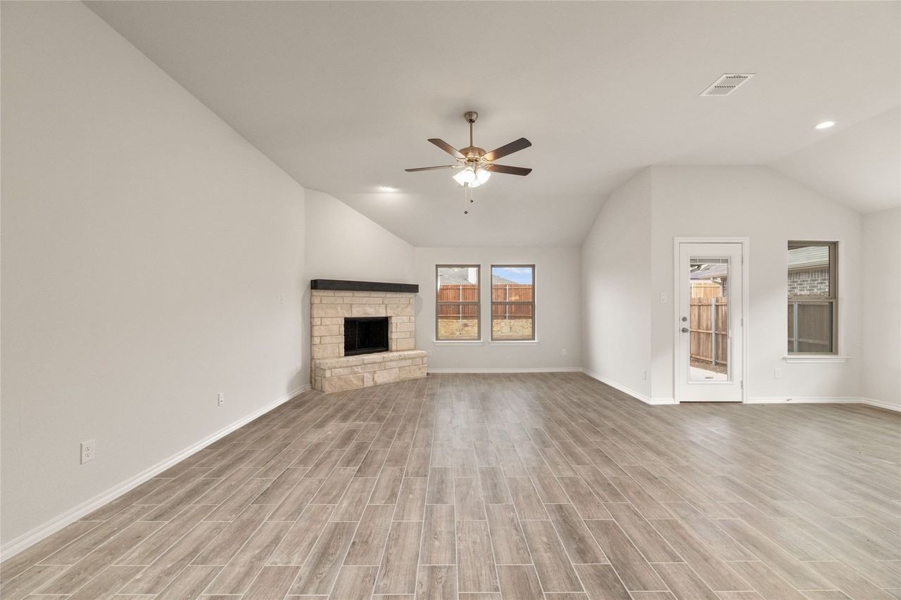 635 Frio Ln - Photo 6 of 29