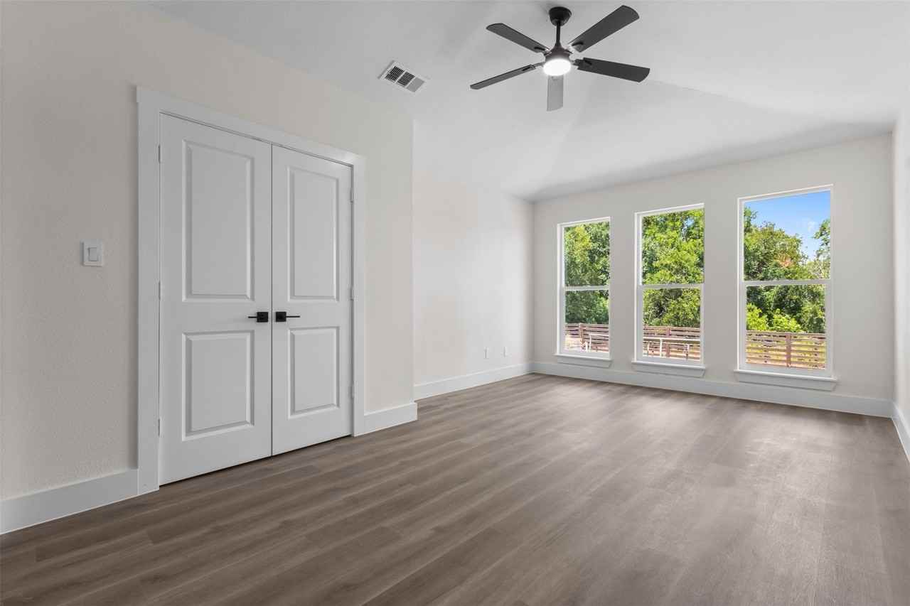 5000 Edgewater Dr - Photo 5 of 17