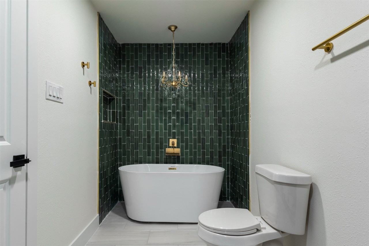 5000 Edgewater Dr - Photo 6 of 17
