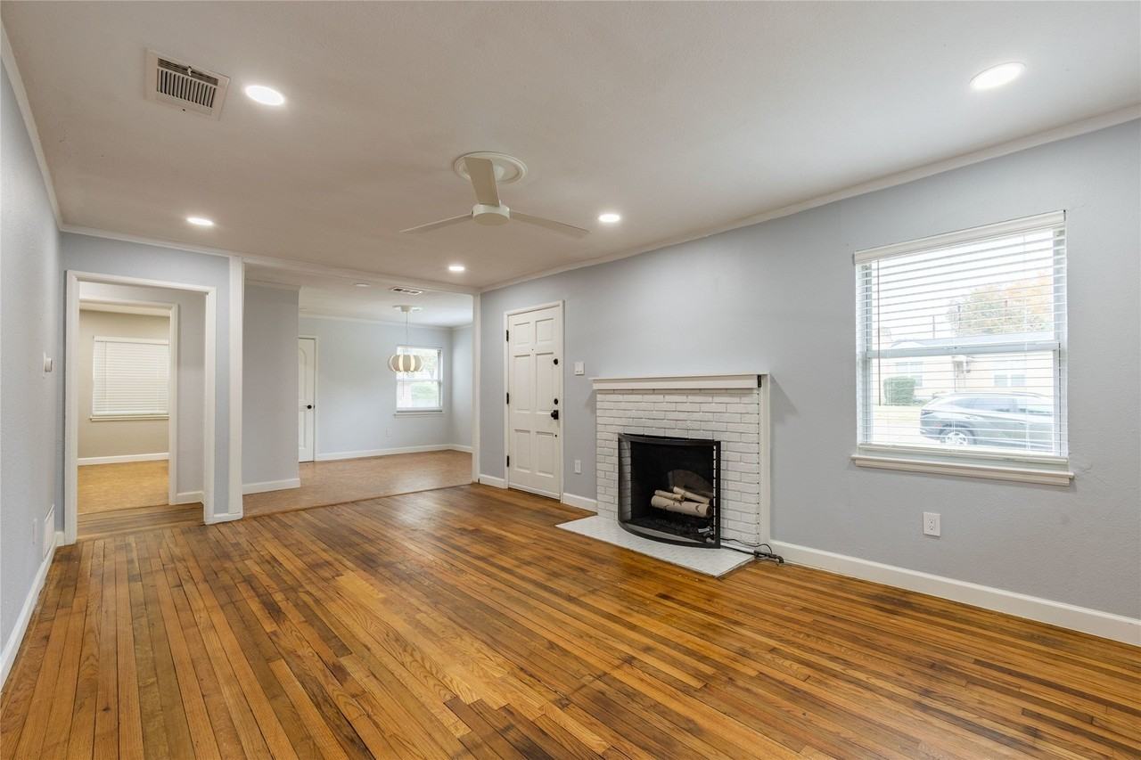 2732 Mateur St - Photo 5 of 35