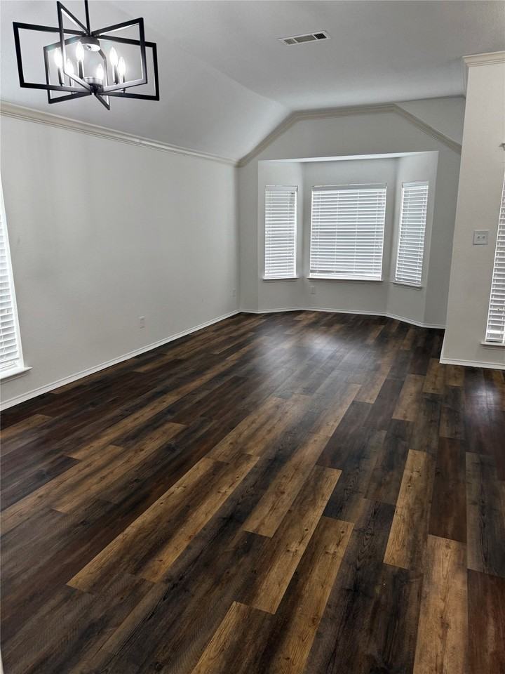 3860 Gillespie Dr - Photo 4 of 12