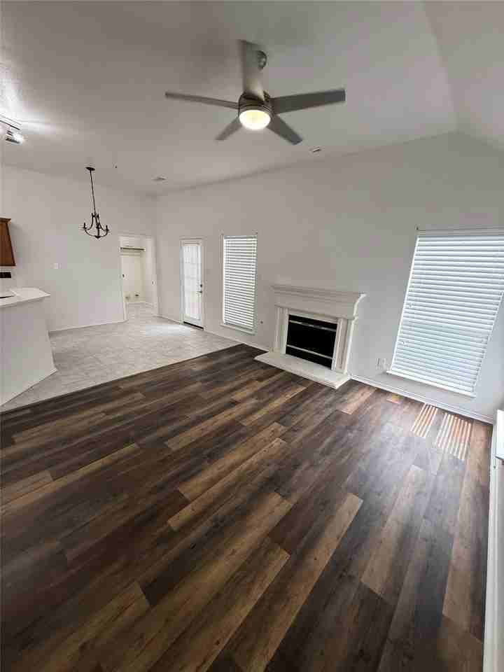 3860 Gillespie Dr - Photo 6 of 12