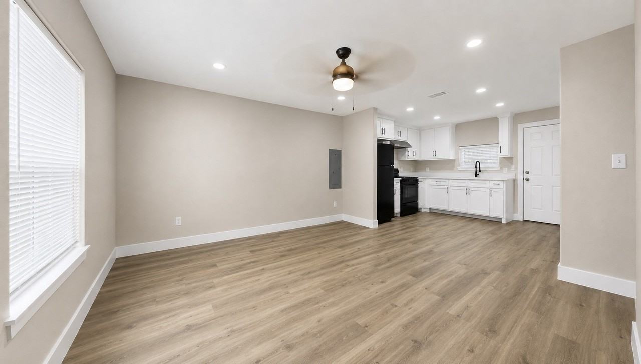 1005 Winnie St - Photo 3 of 14