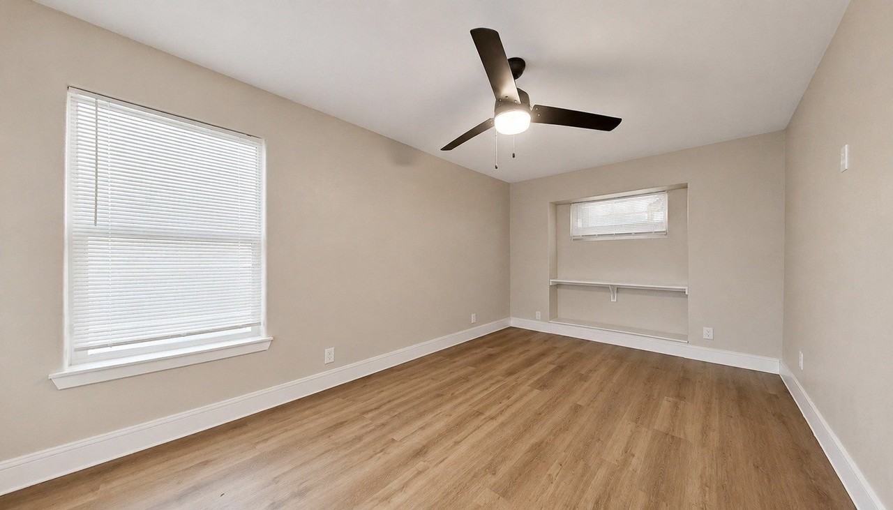 1005 Winnie St - Photo 6 of 14