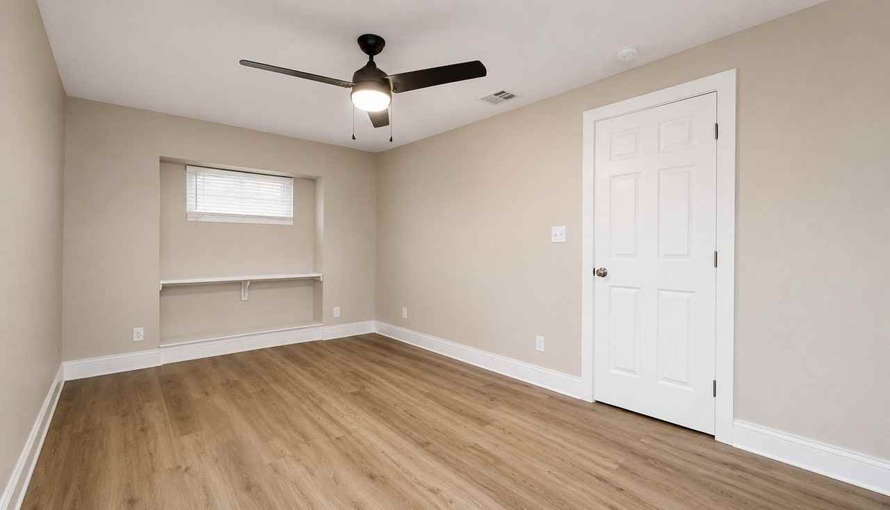 1005 Winnie St - Photo 7 of 14