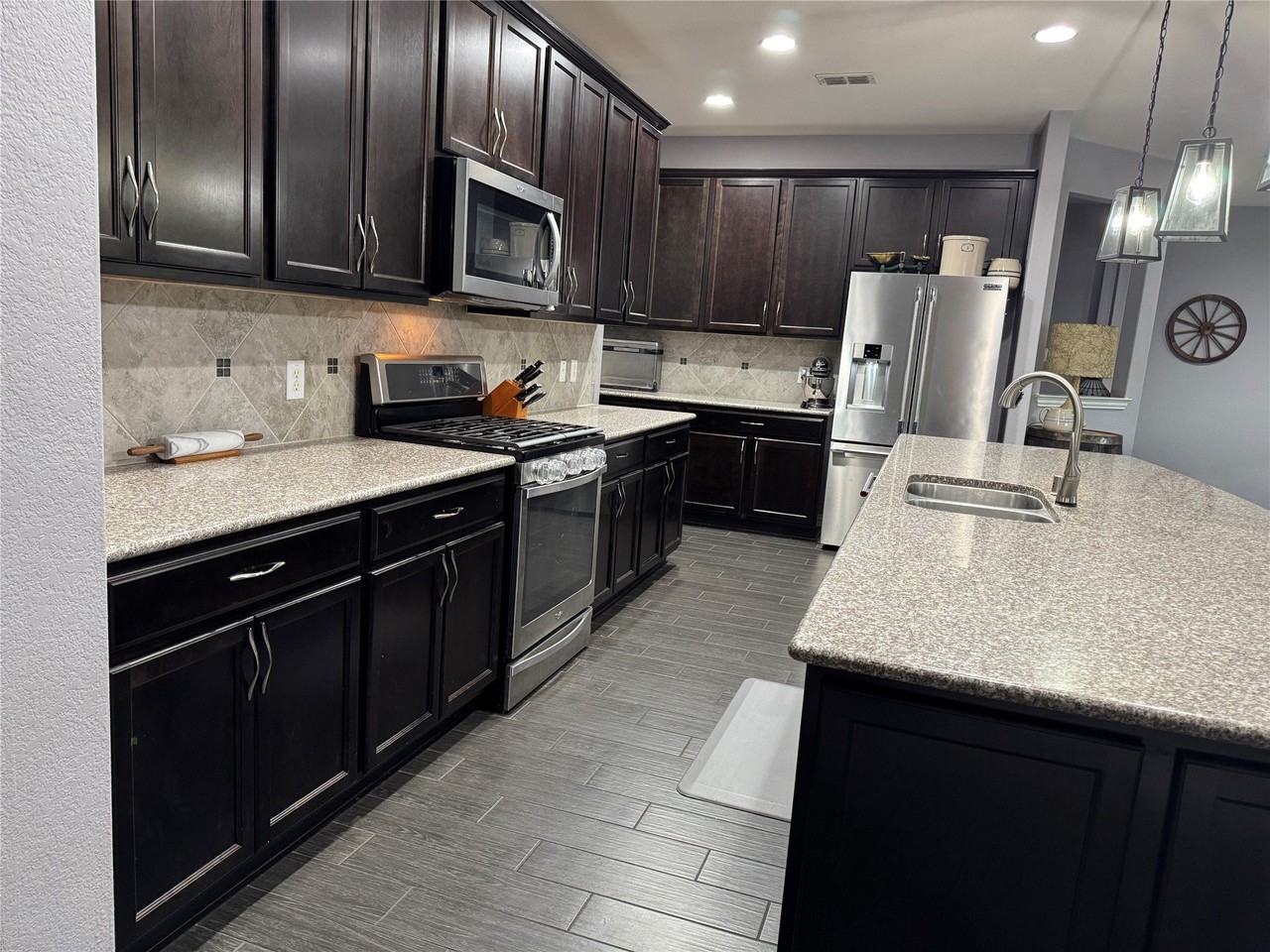 1100 Berrydale Dr - Photo 5 of 35